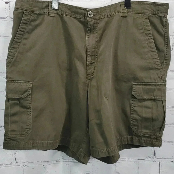 Columbia Other - Columbia Shorts Cargo Army Green Size 42